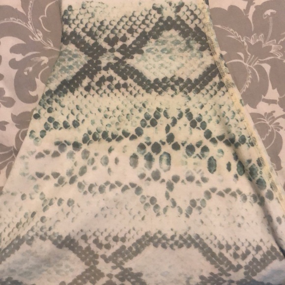 SOLD🌷Teeki Snake lite Bells S  *28’ inseam* - Picture 3 of 7